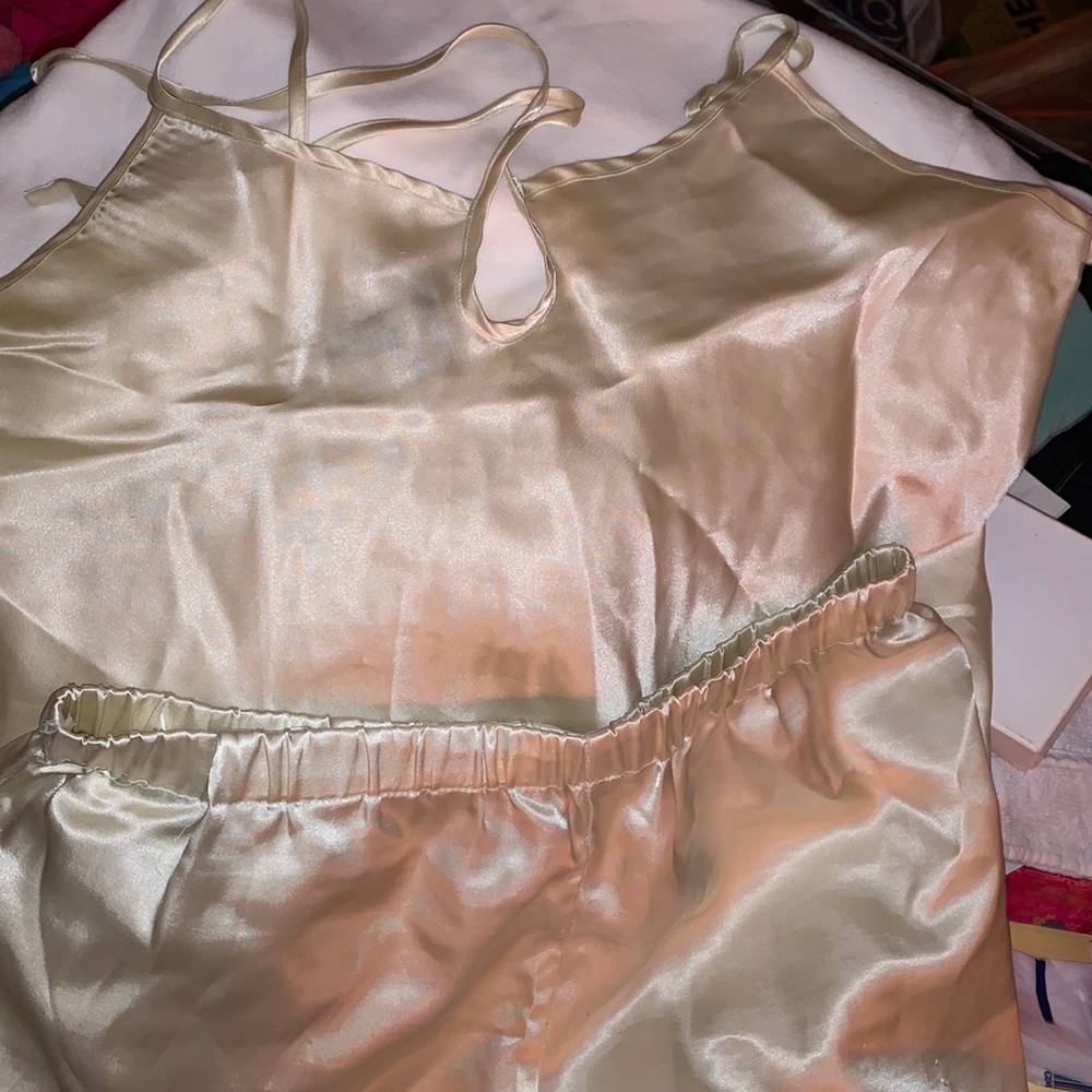 Yellow silky top & shorts size L